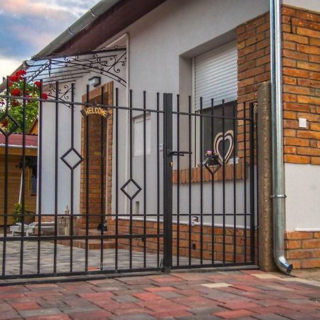 Feliz Apartman Gyula Ngoại thất bức ảnh