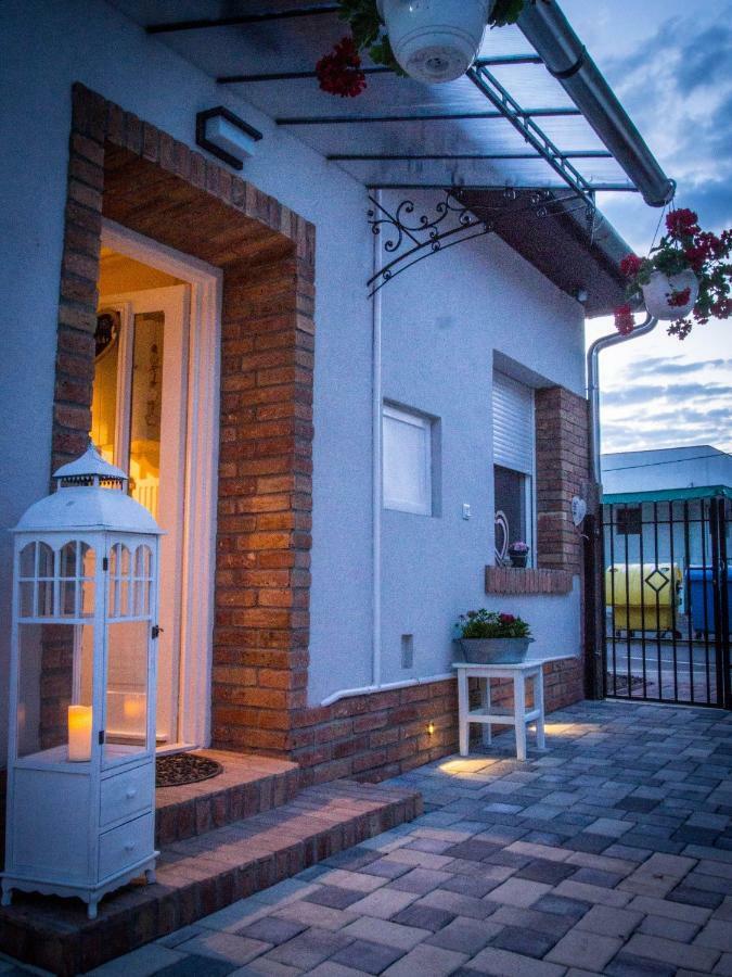 Feliz Apartman Gyula Ngoại thất bức ảnh