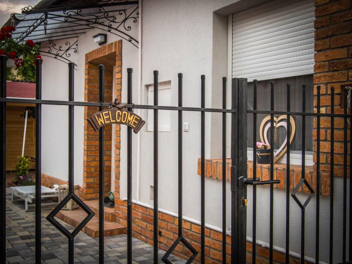Feliz Apartman Gyula Ngoại thất bức ảnh
